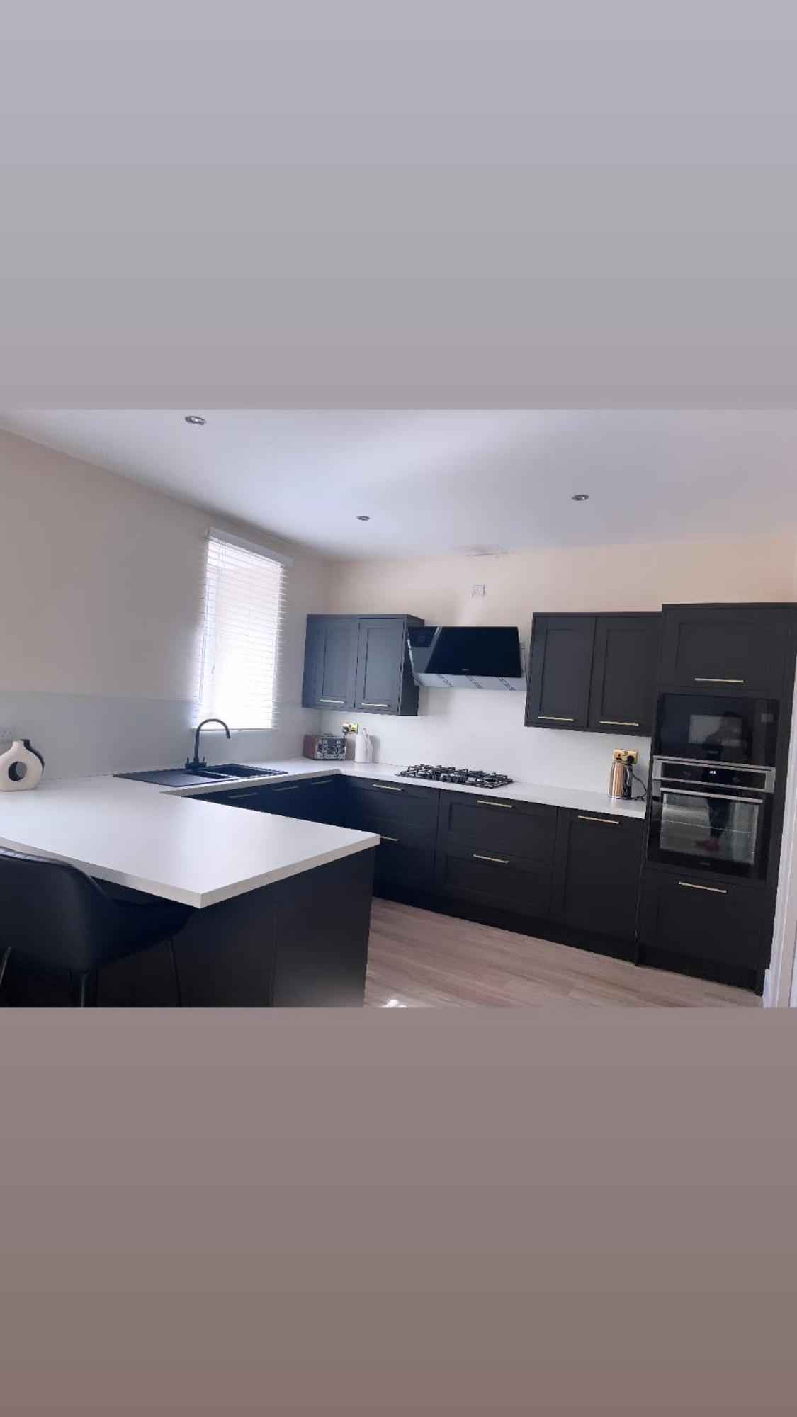 Apartamento 3 Bedroom House Near Centre Sleeps 7 *