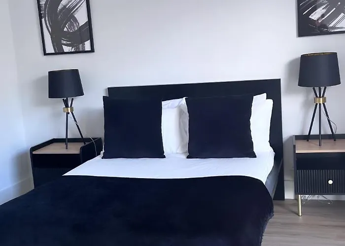 3 Bedroom House Near City Centre Glasgow Sleeps 7