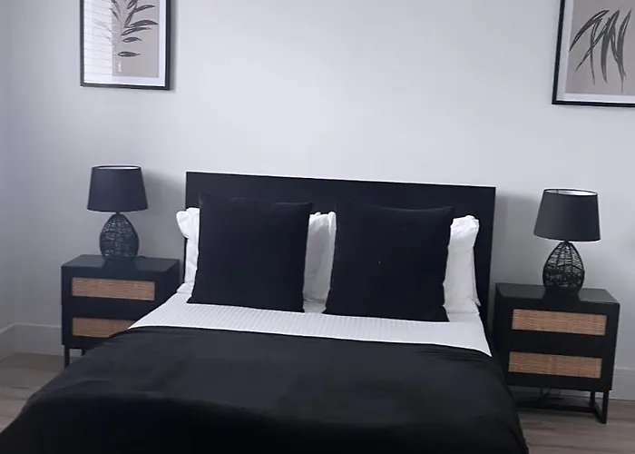 3 Bedroom House Near City Centre Glasgow Sleeps 7